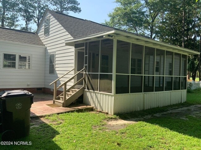 Building Photo - 1101 N Poplar St