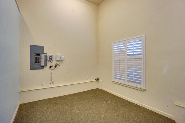 Building Photo - BEAUTIFUL FOUR BEDROOM IN CAMAS
