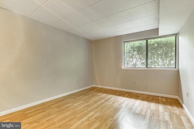 Building Photo - 11564 Rolling Green Ct