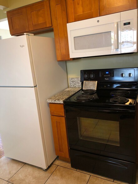 Kitchen - 3712 Kauffman Ave