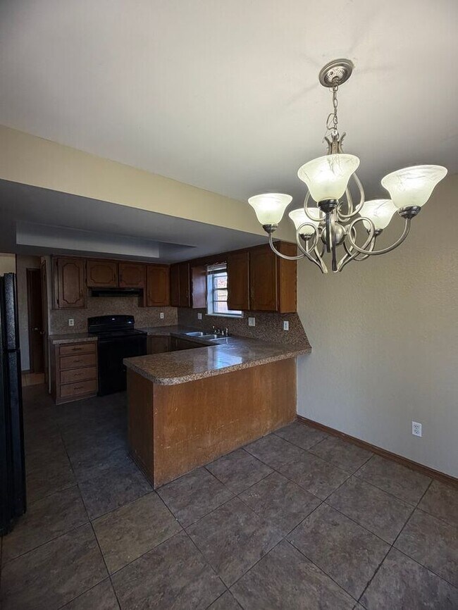 Building Photo - 7301 Edenborough Dr