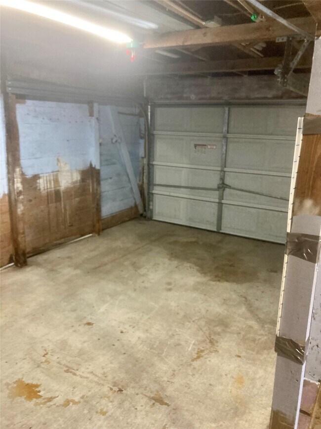 Building Photo - 4908 Ave Q 1/2