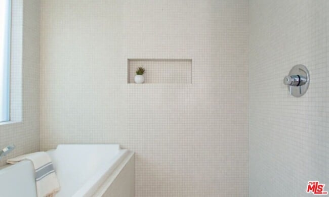 Building Photo - 1060 Nowita Pl