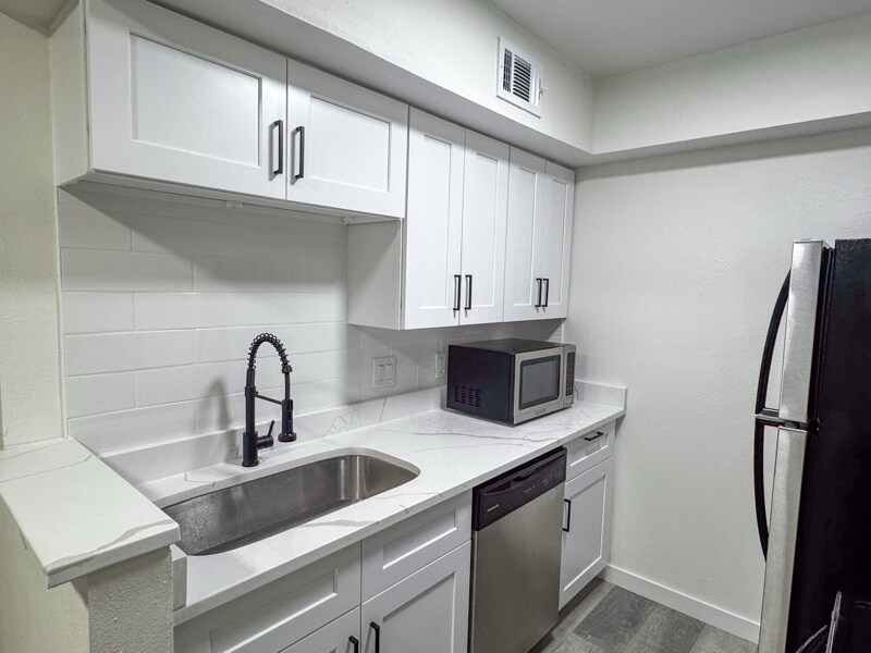 Building Photo - 170 De Chantle Rd