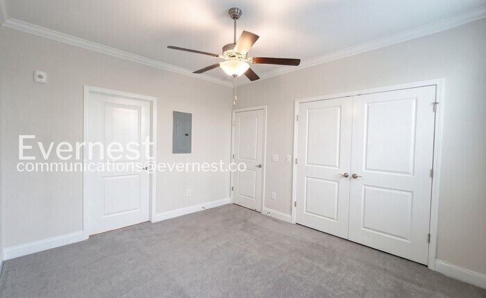 Building Photo - 828 Goswell Dr