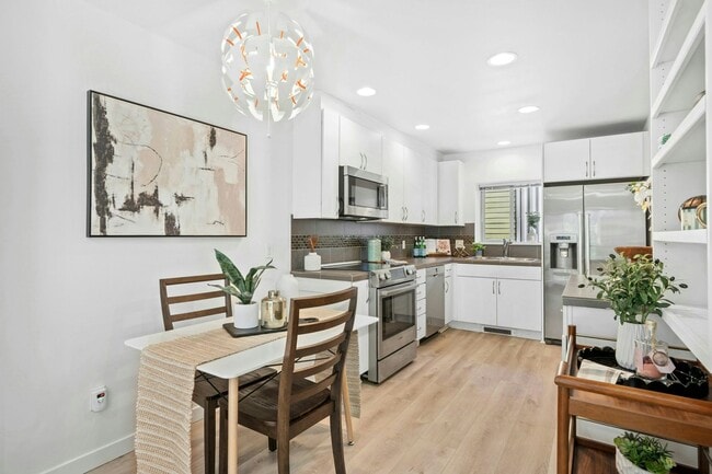 Building Photo - Columbia City Townhome