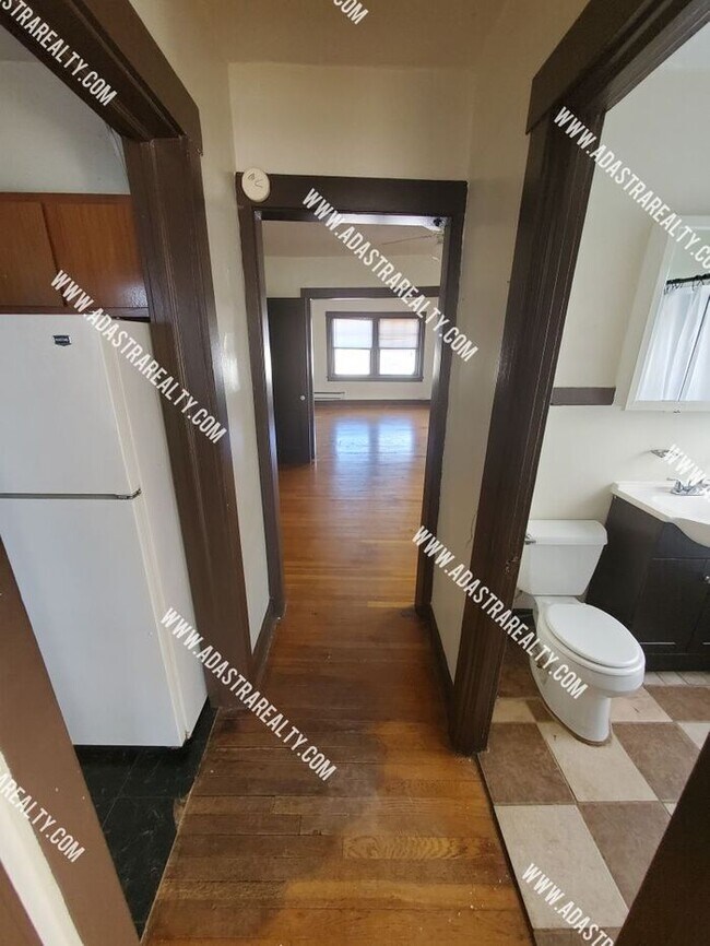 Building Photo - Cute and Affordable 1 Bedroom Apartment in...