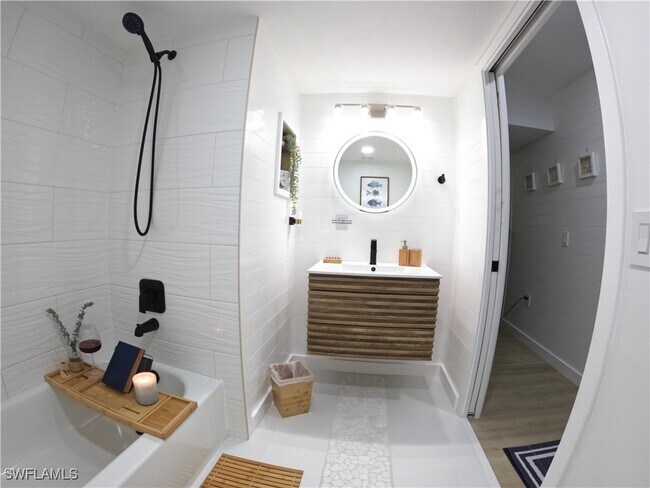 Building Photo - 1160 Wildwood Lakes Blvd