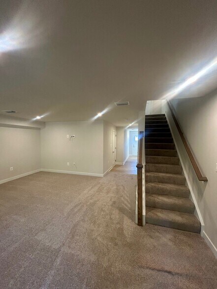 Building Photo - 6727 Shelton Ln