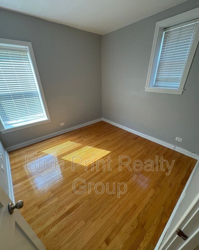 Building Photo - 1540 E 67th Pl