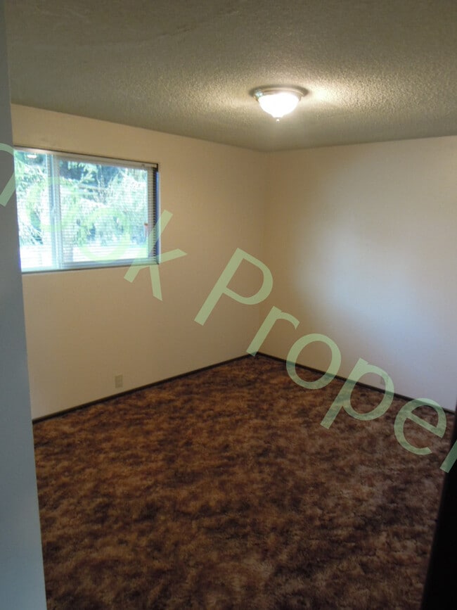 Building Photo - Charming 4 Bedroom Home in Cal Young Neighborhood