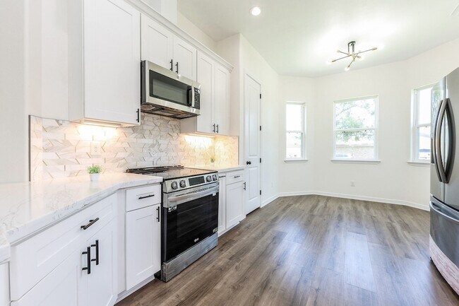 Building Photo - 427 Vane Way