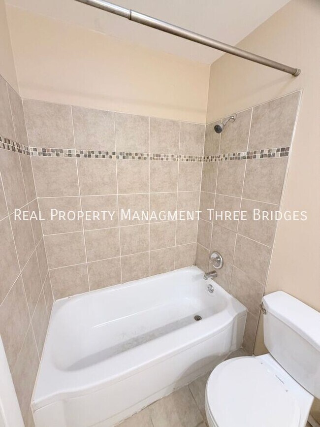 Building Photo - 7431G Hazelcrest Drive-