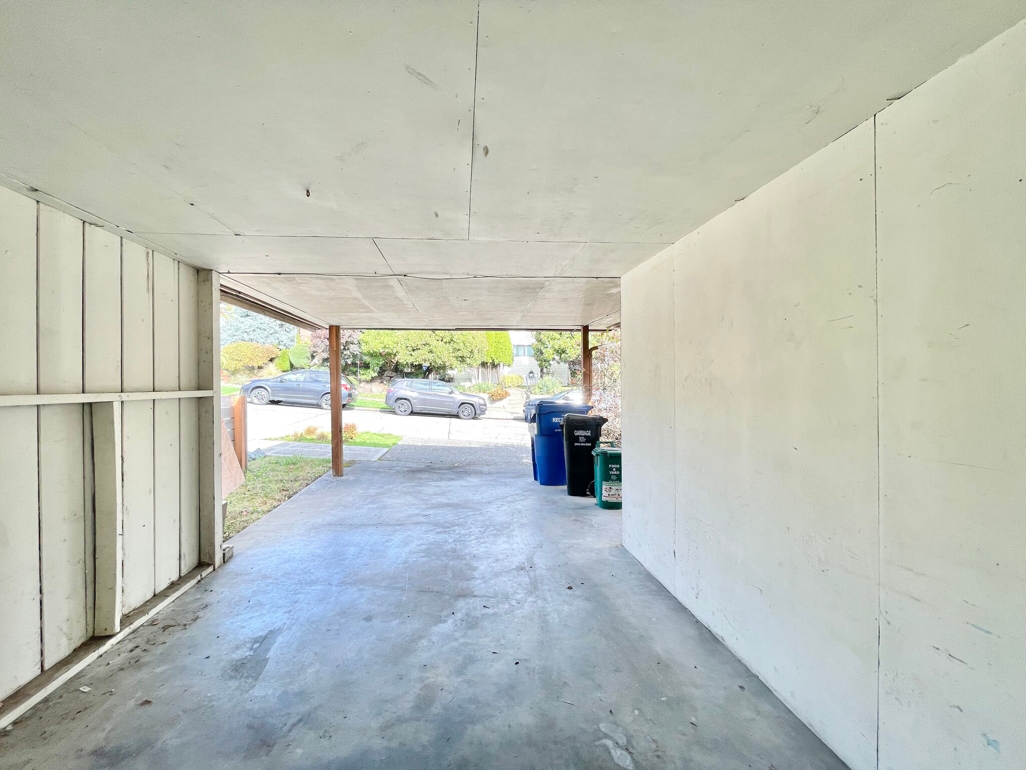 Building Photo - 2411 W Lynn St