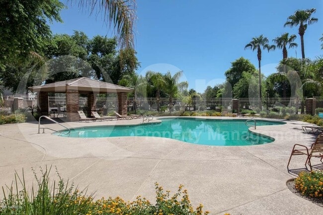Building Photo - 1336 S Sabino Dr