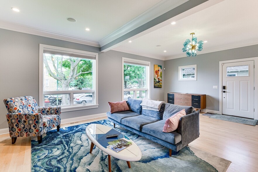 Living room - 4727 N Kiona Ave