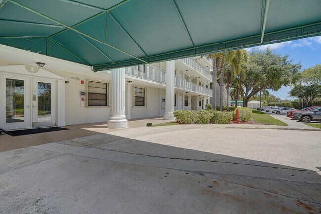 Building Photo - 6037 Balboa Cir