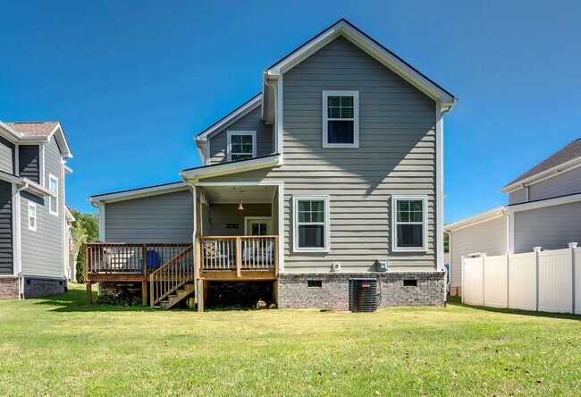 Building Photo - 1016 Sycamore Rdg E