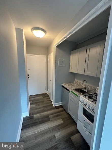 Building Photo - 1021 Arlington Blvd