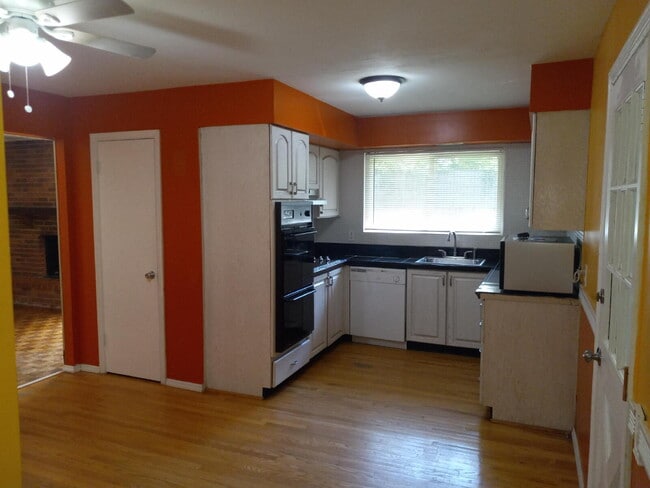 Building Photo - Beautiful Chesterfield Home in Desirable High Valley Neighborhood