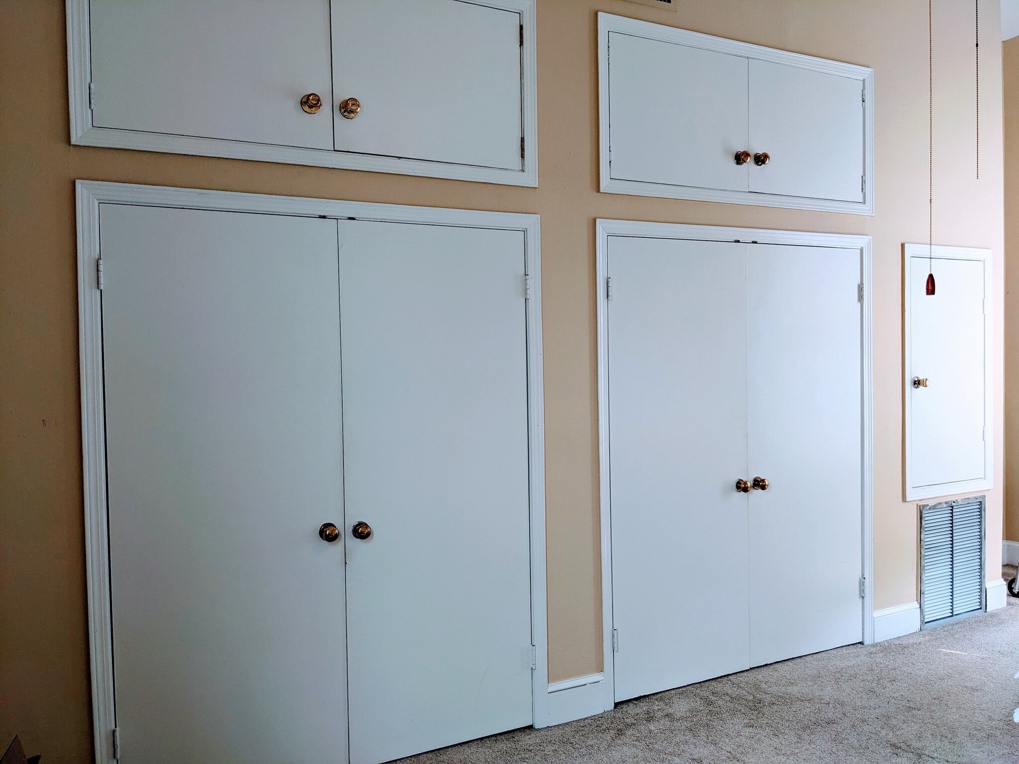 Bedroom storage - 5940 Laurel St