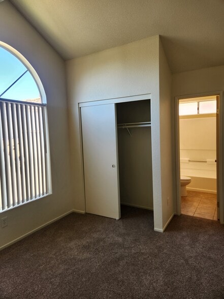 Bedroom 2 and ensuite bath - 9502 Walker St