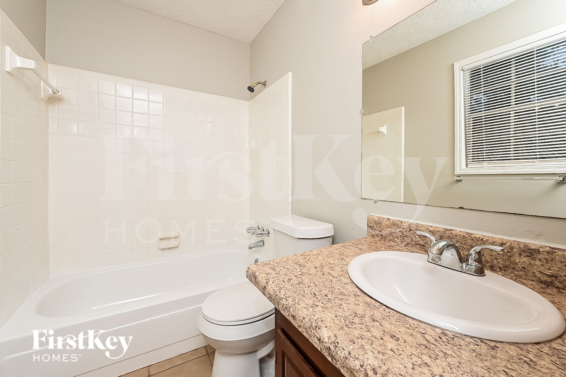 Building Photo - 3327 Creekwood Dr