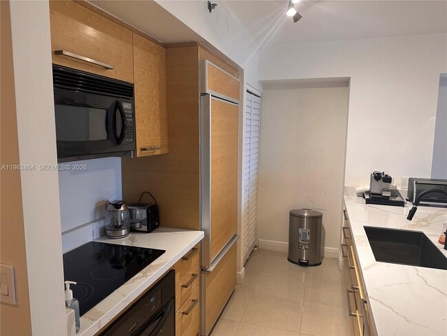 Building Photo - 1830 S Ocean Dr