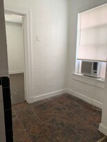 Building Photo - 2622 Boulevard