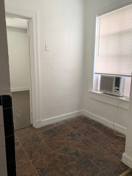 Primary Photo - 2622 Boulevard St