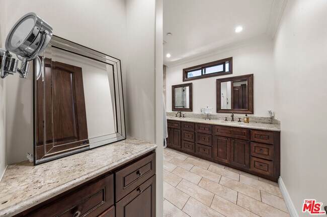 Building Photo - 1148 Centinela Ave