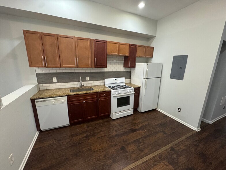 Building Photo - 604 N Fulton Ave