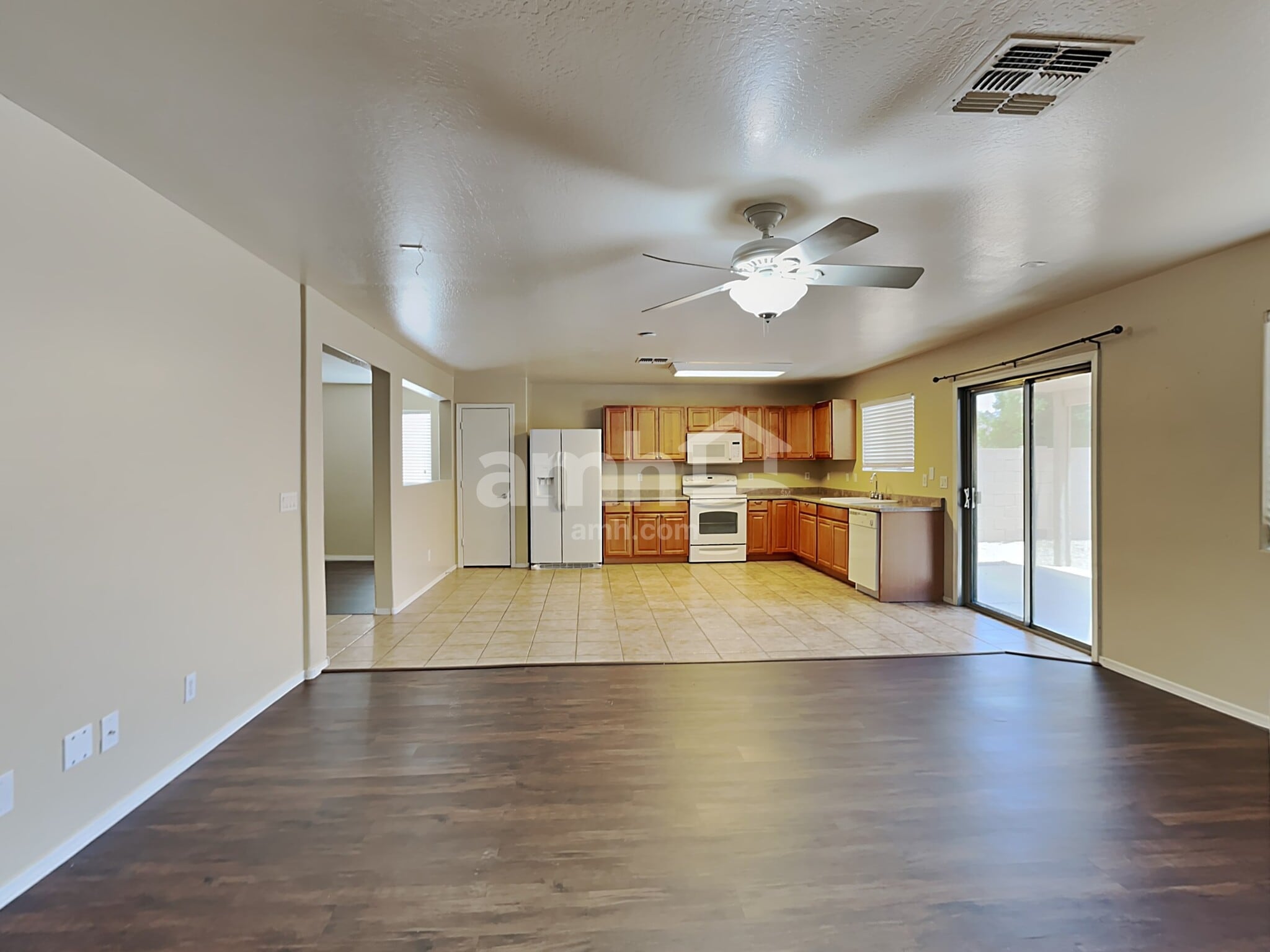 Building Photo - 1587 E Anastasia St