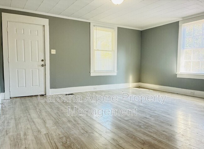 Building Photo - 910 Walnut St