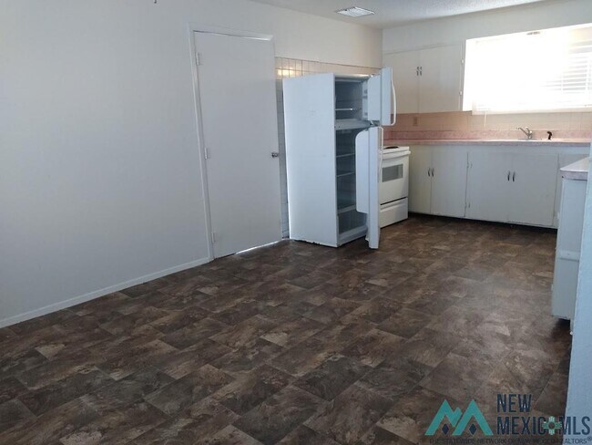 Building Photo - 1822 S Silver Ave