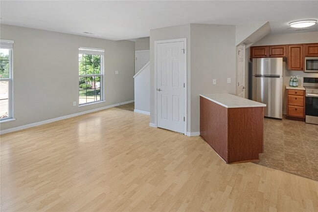 Building Photo - 30 Stonewall Creek Ct