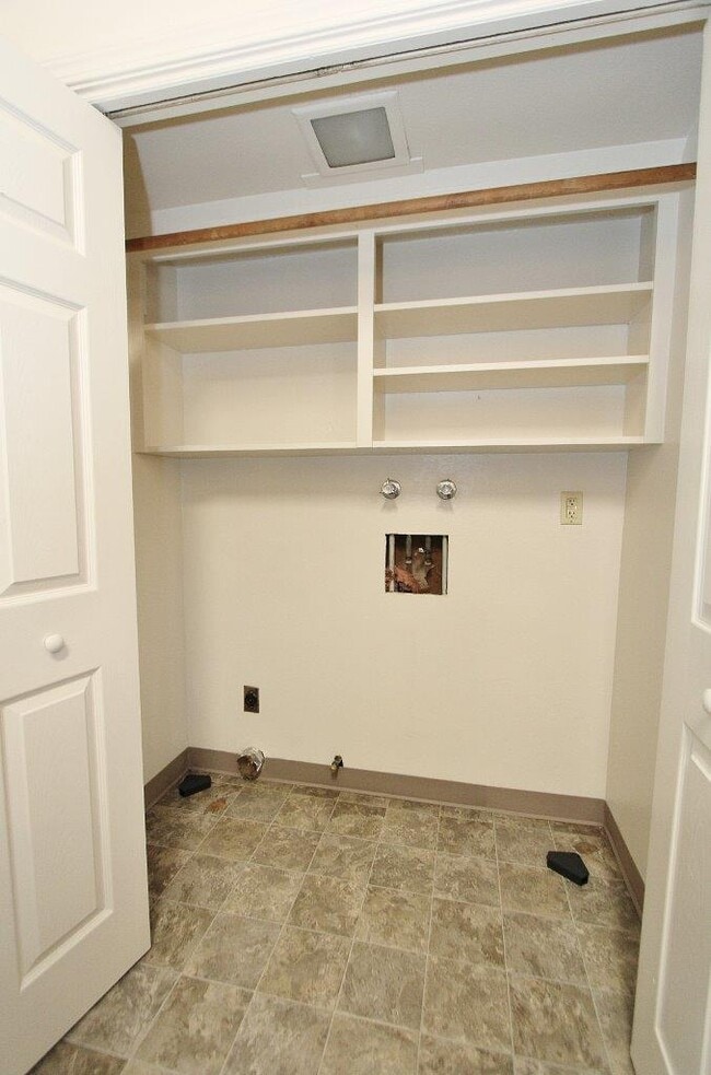 Building Photo - 7149 W Ustick Rd