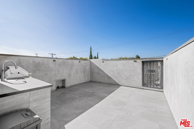 Building Photo - 1613 S Wooster St