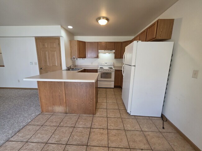 Building Photo - 2 bed 1 bath close to UWEC just off Water St. Available June 1st!