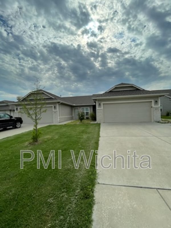 Primary Photo - 8113 E 34th Ct S