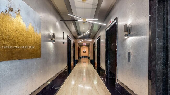 Building Photo - 950 Brickell Bay Dr