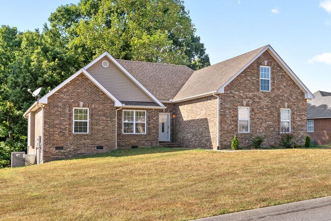 Building Photo - Pet Friendly Three Bedroom with Bonus!