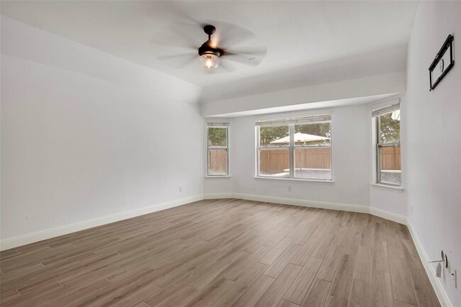 Building Photo - 9501 Bentley Garner Ln