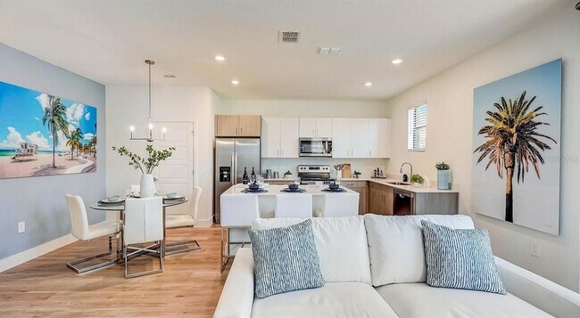 Building Photo - 8044 Gulfstream Ct