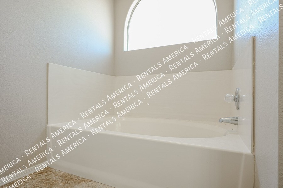 Building Photo - 1210 W Kelly Ln