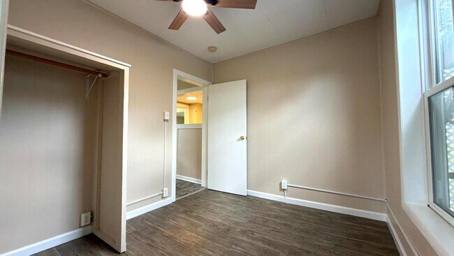 Building Photo - 540 Oakwood St