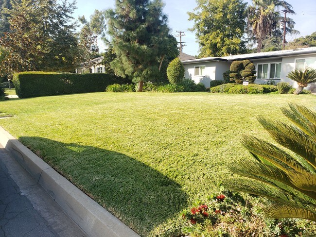 Building Photo - 475 Oxford Dr