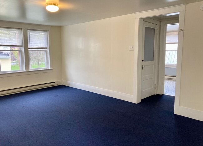 Building Photo - 414 Main St