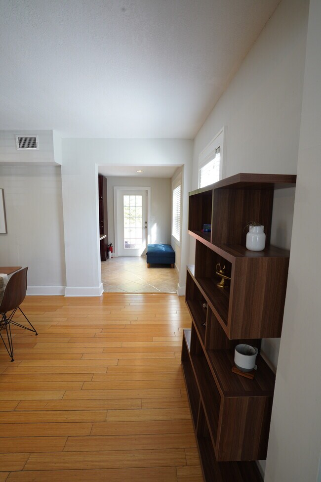 Building Photo - 1007 12th Ave N