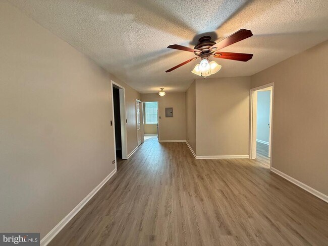 Building Photo - 230 N George Mason Dr